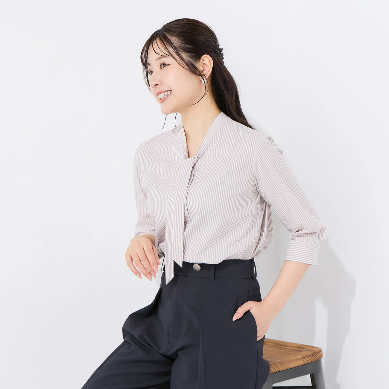 Women's Stripe Narrow Bow Tie Three-Quarter Sleeve Shirt - Beige
