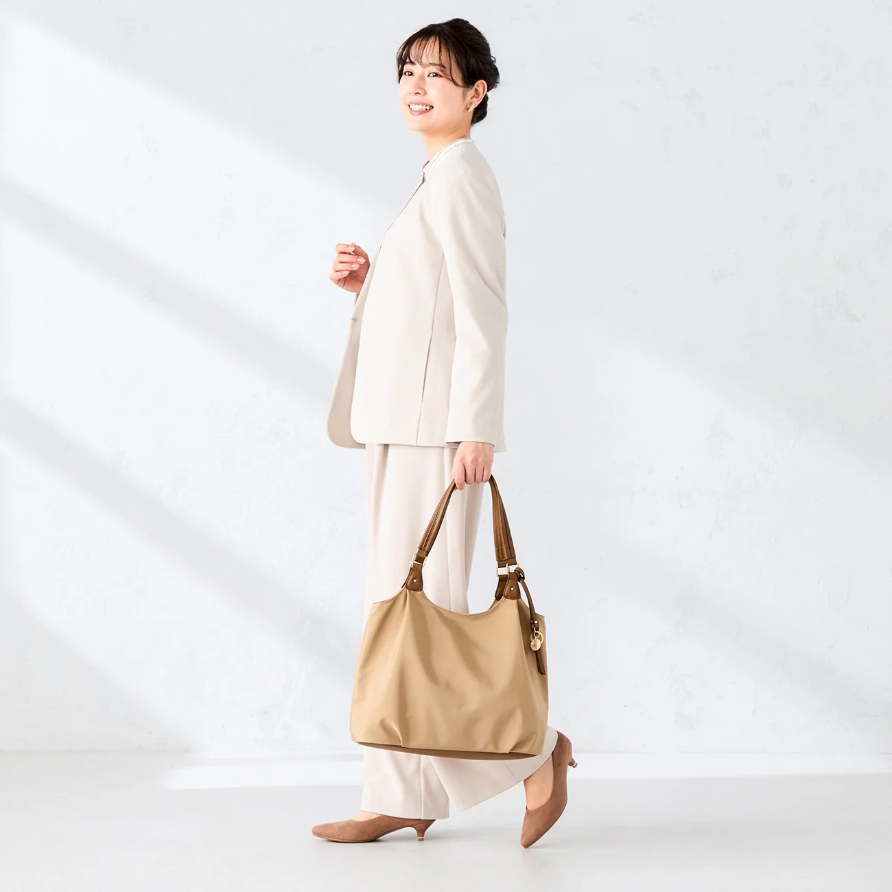 Lightweight 2-Tone Tote Bag with Accessory - Image 15
