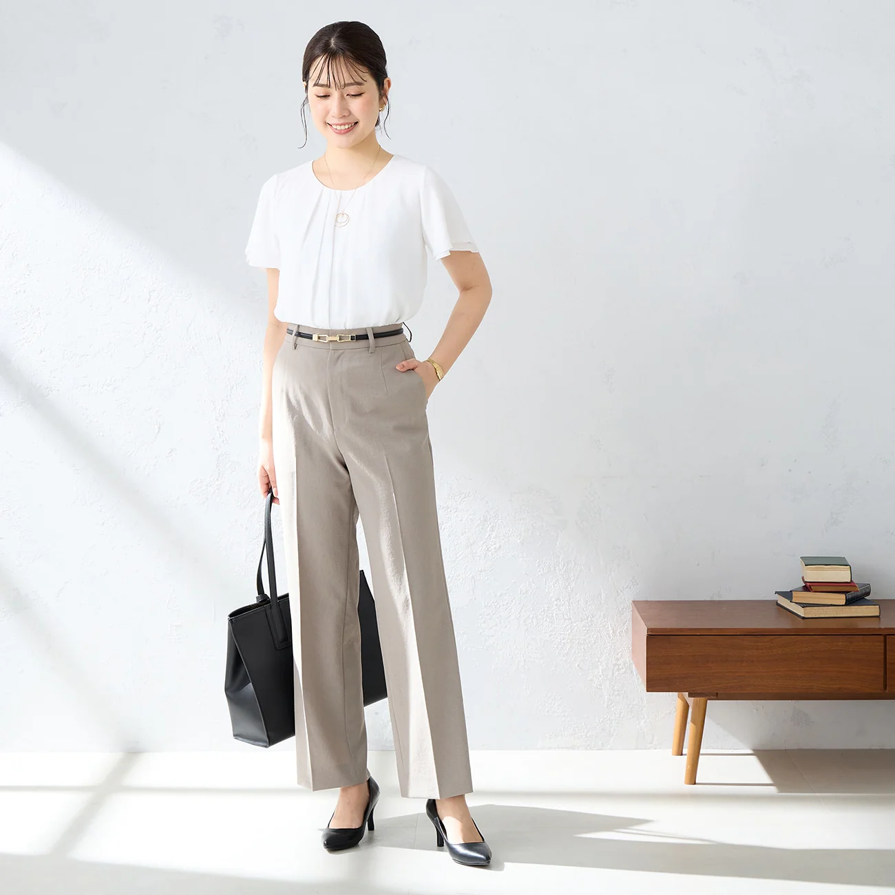 UV Protection Tucked Short Sleeve Blouse - Image 11
