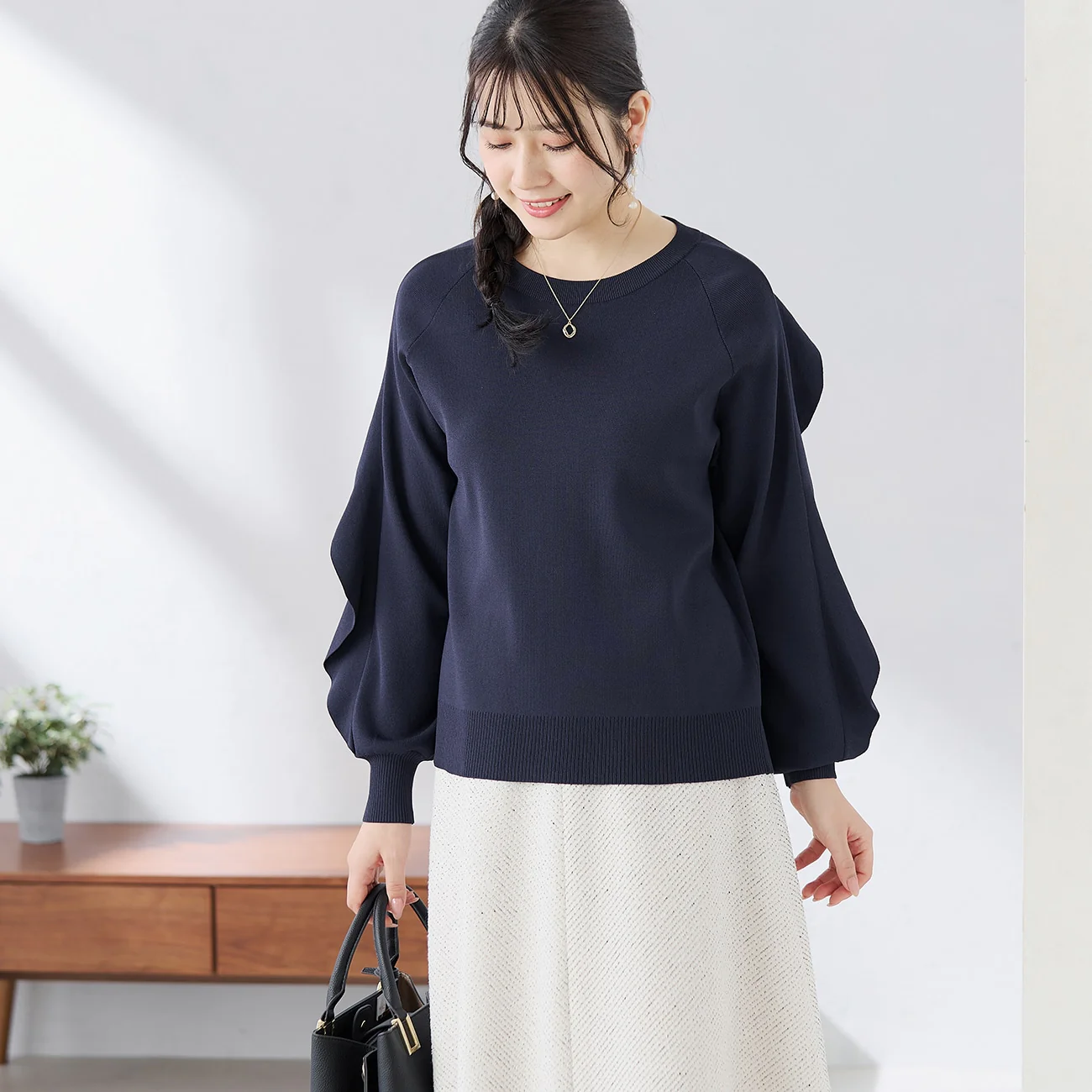 Ruffle-Sleeve Oversized Knit Pullover - Image 12