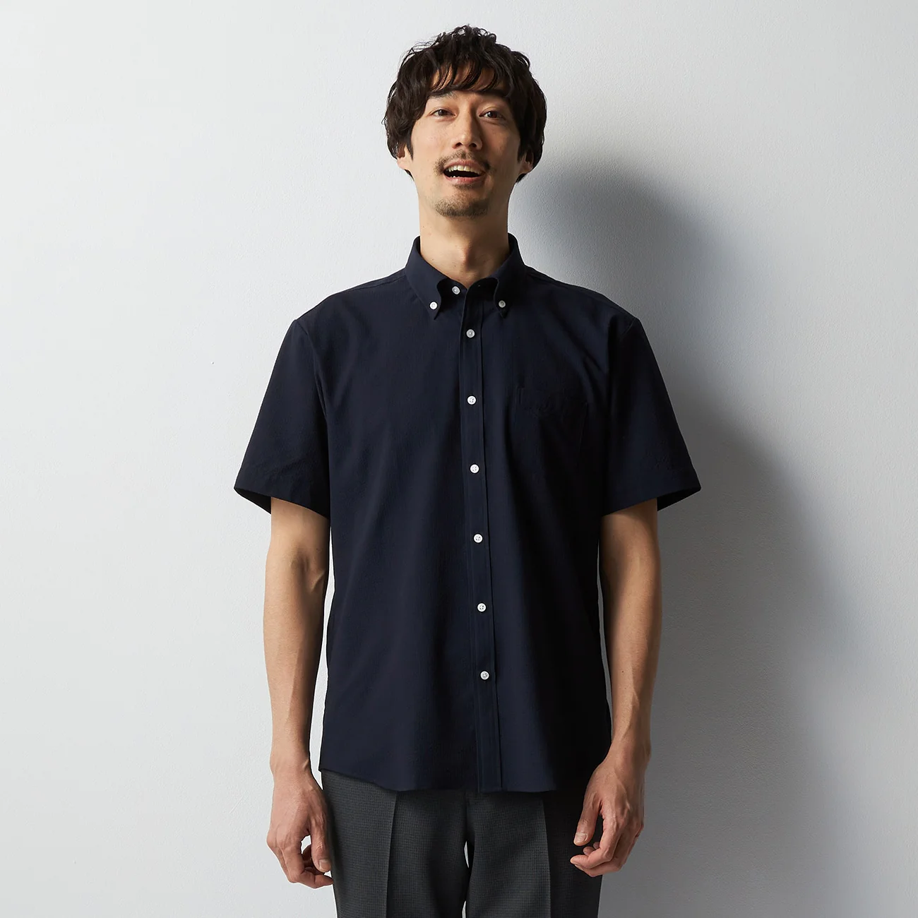 Business Casual Seersucker Short Sleeve Button-Down Shirt - Image 3