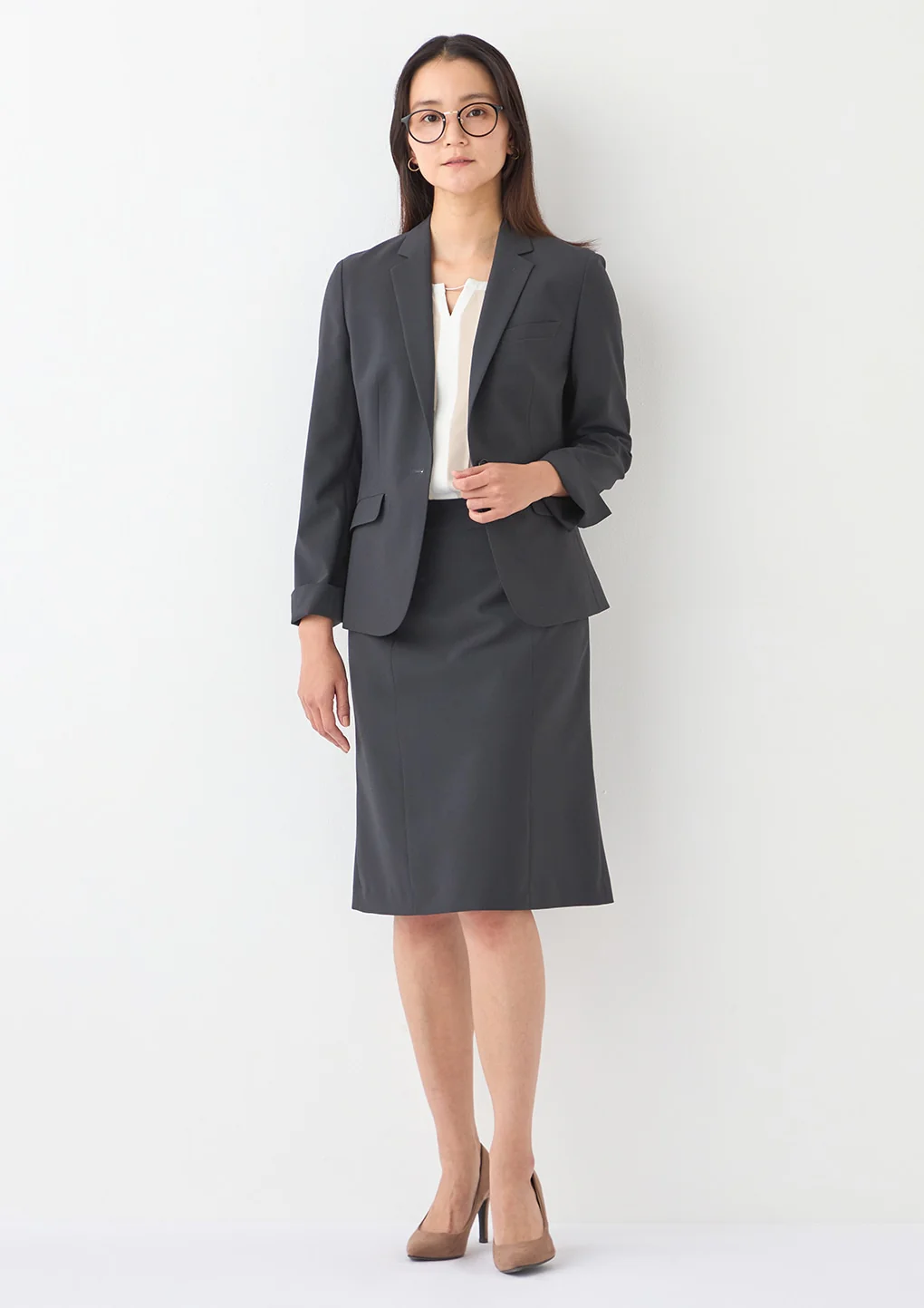 VEIL Contrast Blouse with Metal Bar - Image 12