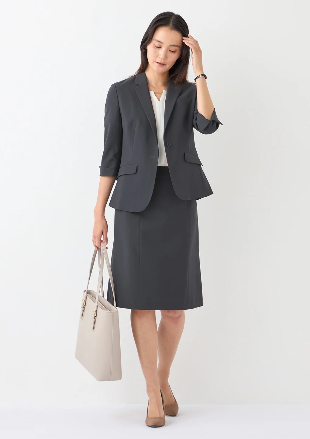 VEIL Contrast Blouse with Metal Bar - Image 13