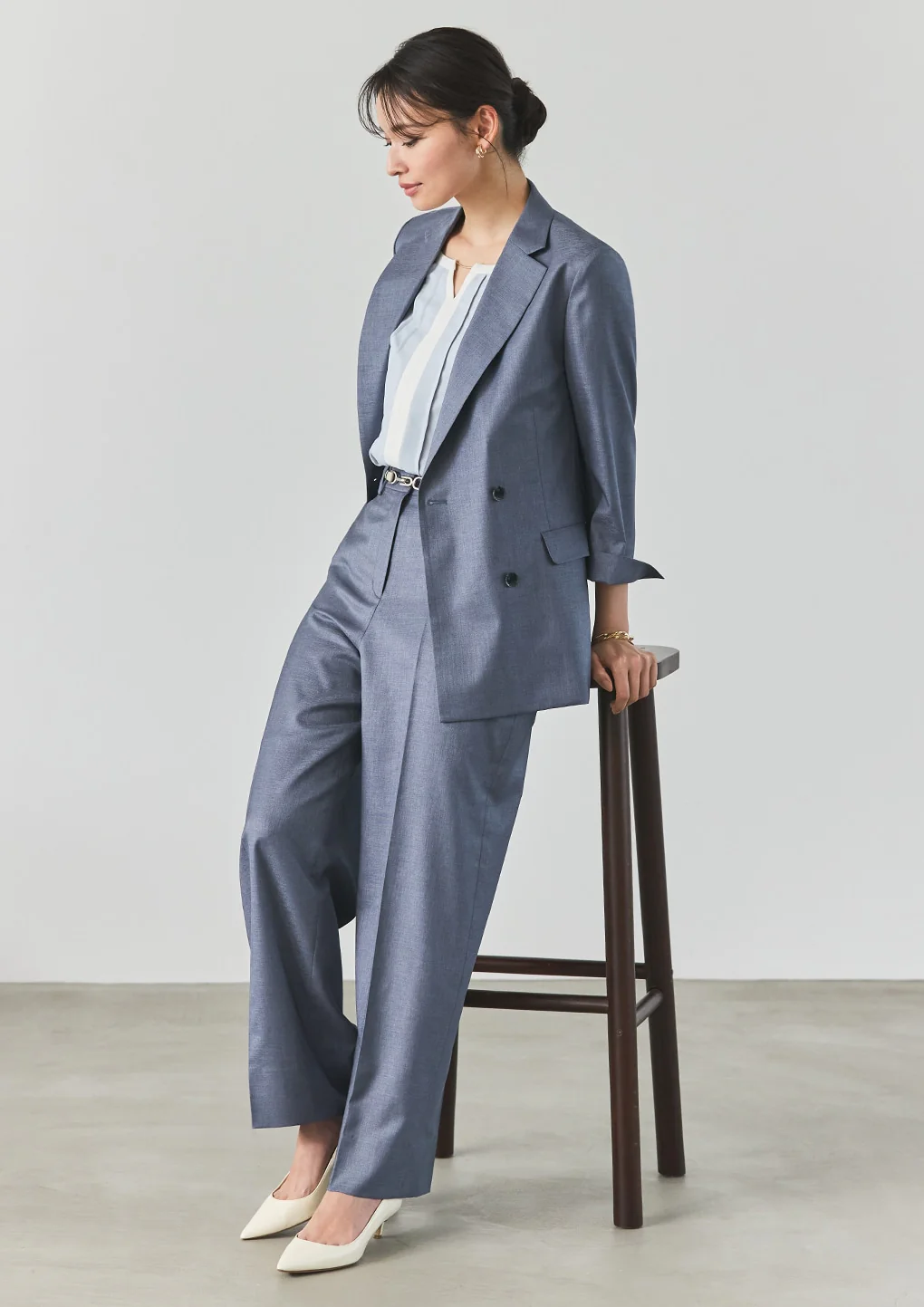 VEIL Contrast Blouse with Metal Bar - Image 14