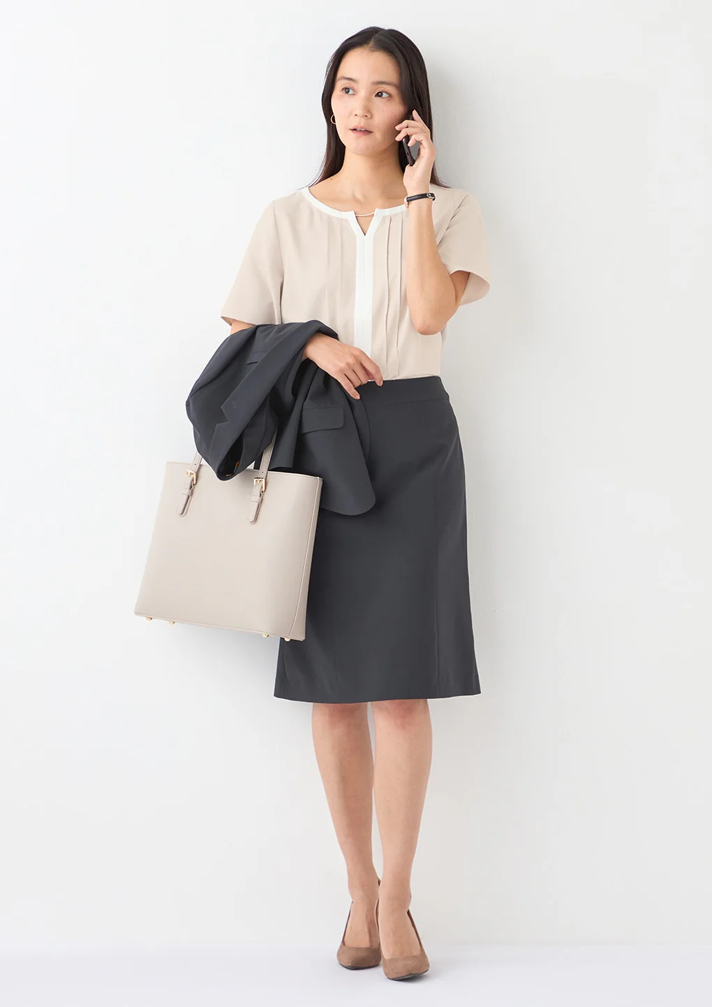 VEIL Contrast Blouse with Metal Bar - Image 15